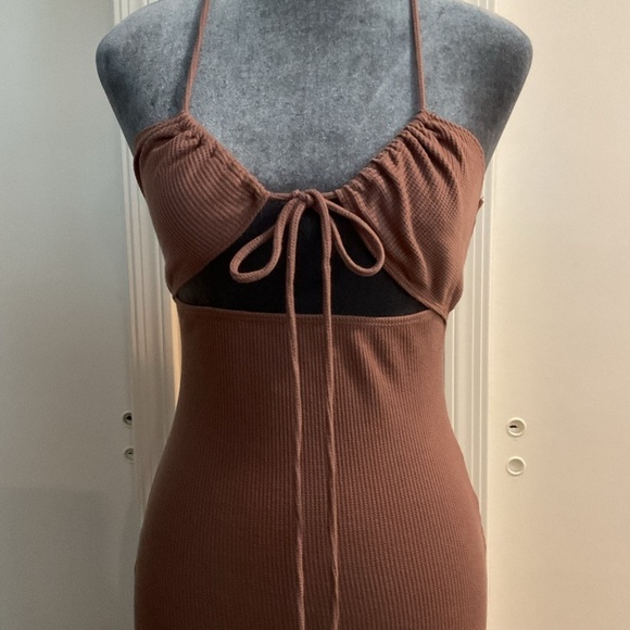 🖤 Brown Ribbed Mini Twist Front Halter Dress - Picture 4 of 7